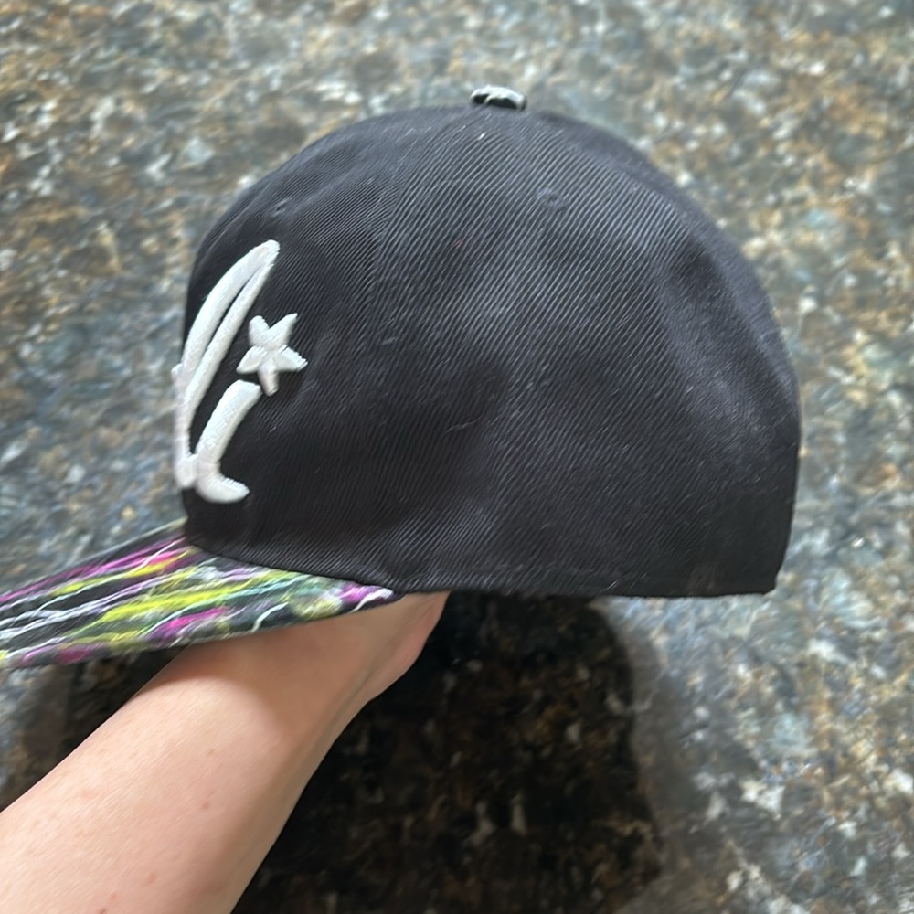 Headlines Cali Hat - Picture 2 of 7